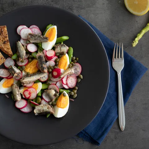 Proljetna salata sa sardinama