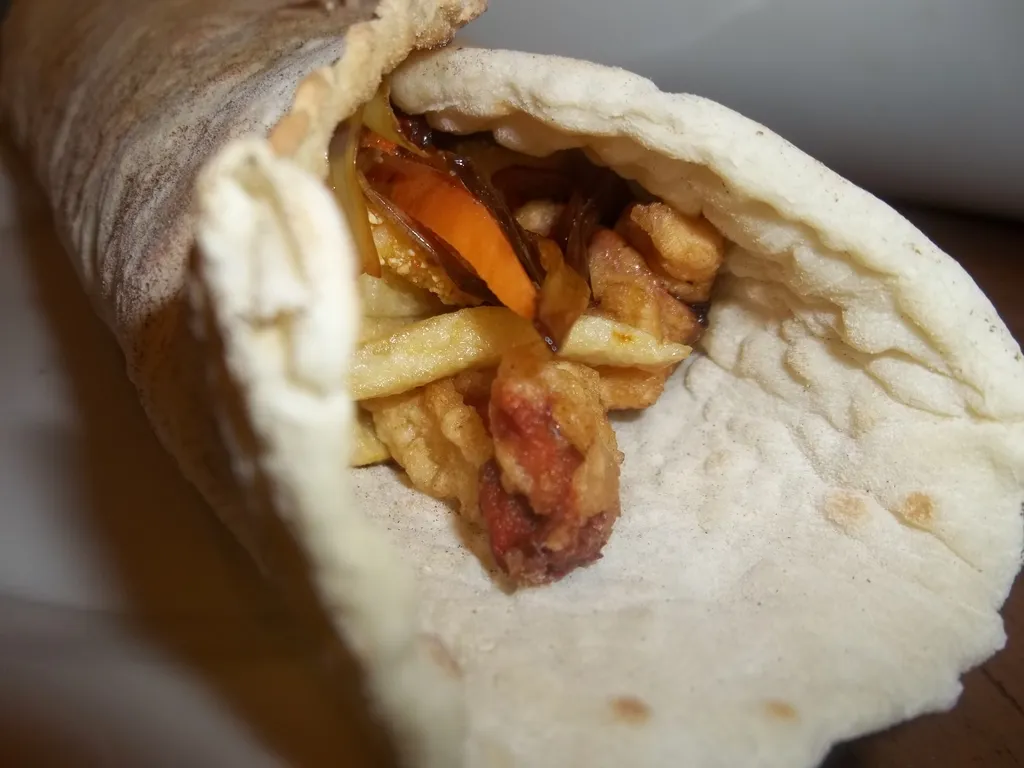 Burito sa raznim prilozima