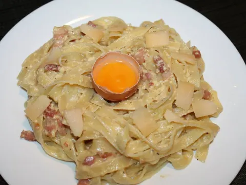 For sir (Tagliatelle carbonara)
