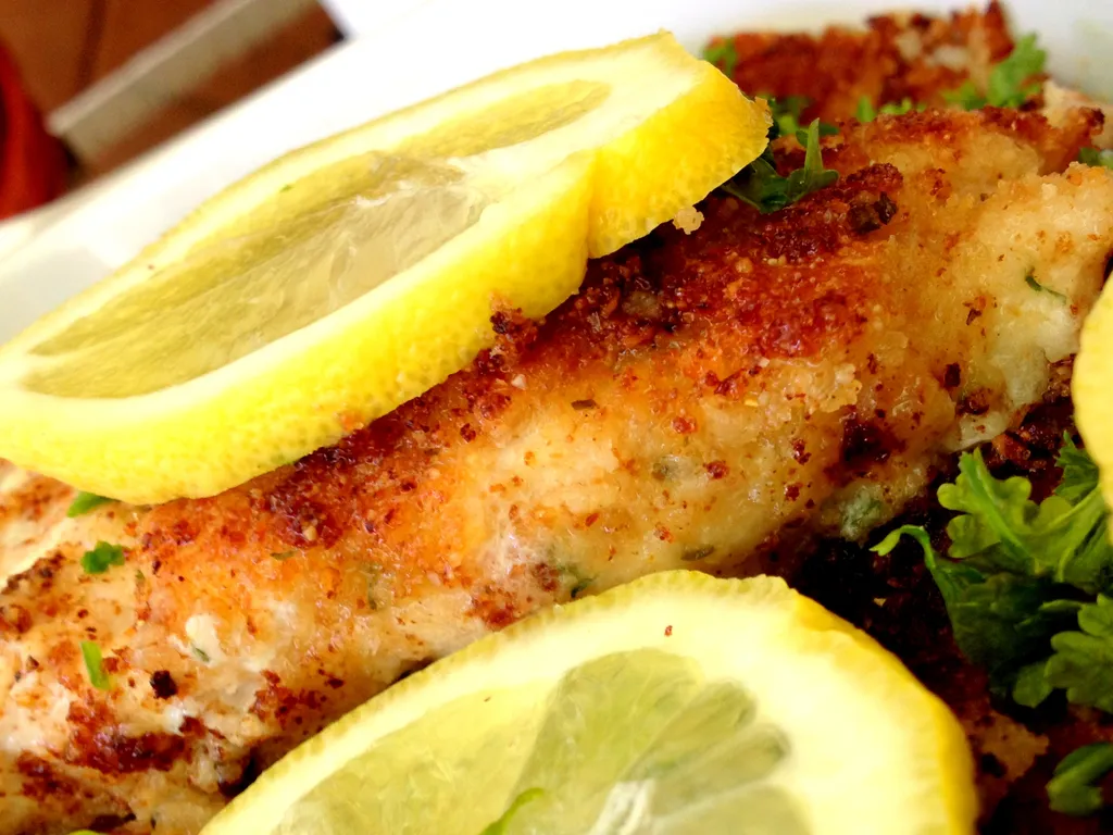 Cod (bakalar) u mljevenom bademu iz rerne