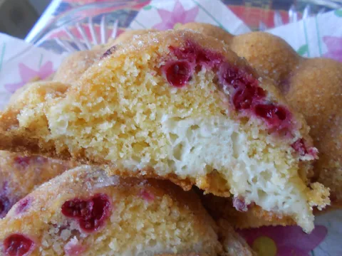 Mekani kuglof sa ribizlama