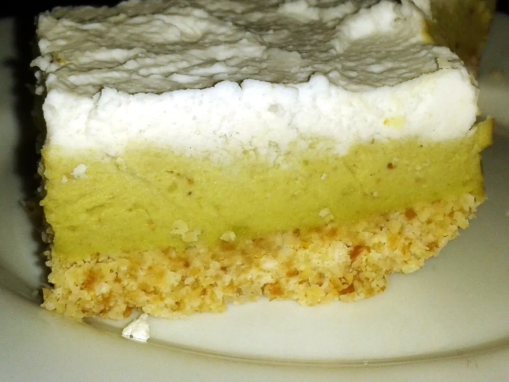 Raw avocado & lime cheesecake