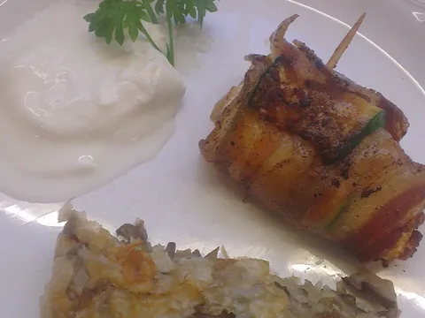Štrudla od bukovača sa špekom i sirom