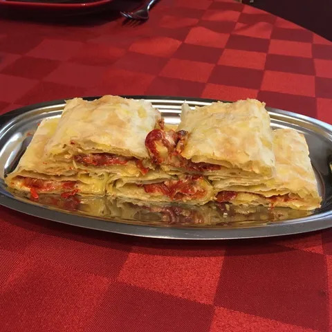 Posna pita sa pečenim paprikama i majonezom