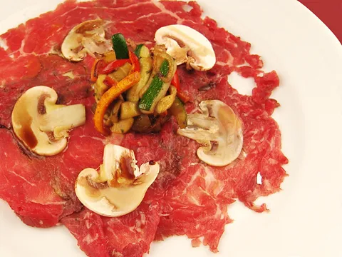 Goveđi carpaccio s povrćem na žaru