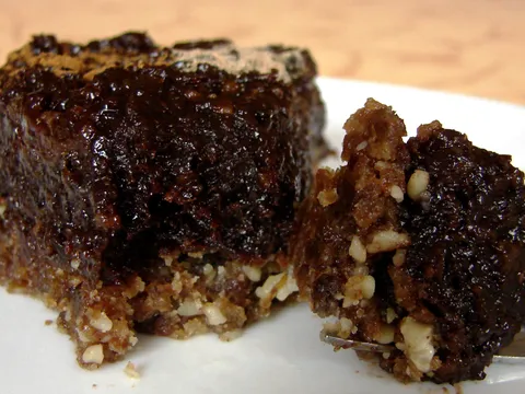 Raw chocolate fudge cake