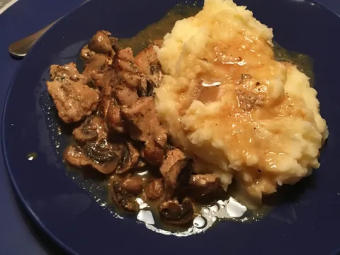 Lungić sa šampinjonima i pire krumpirom