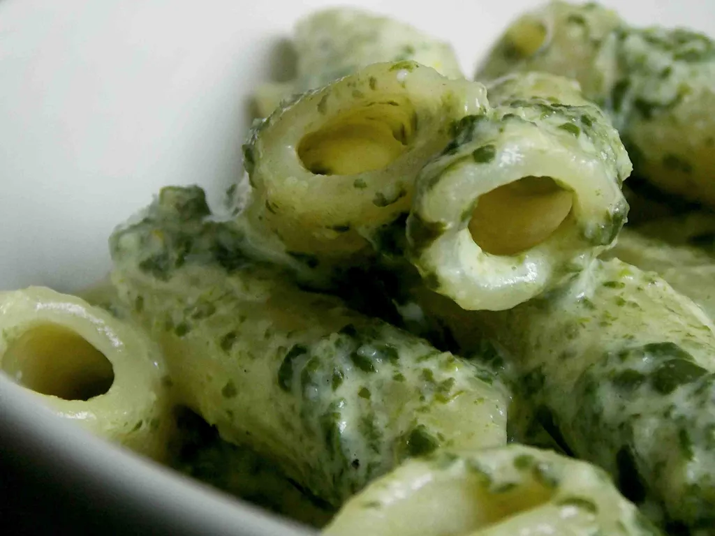 Pasta u kremastom umaku od sira i spanaća
