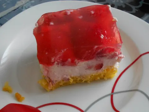 Ploške od sira i vrhnja s jagodama