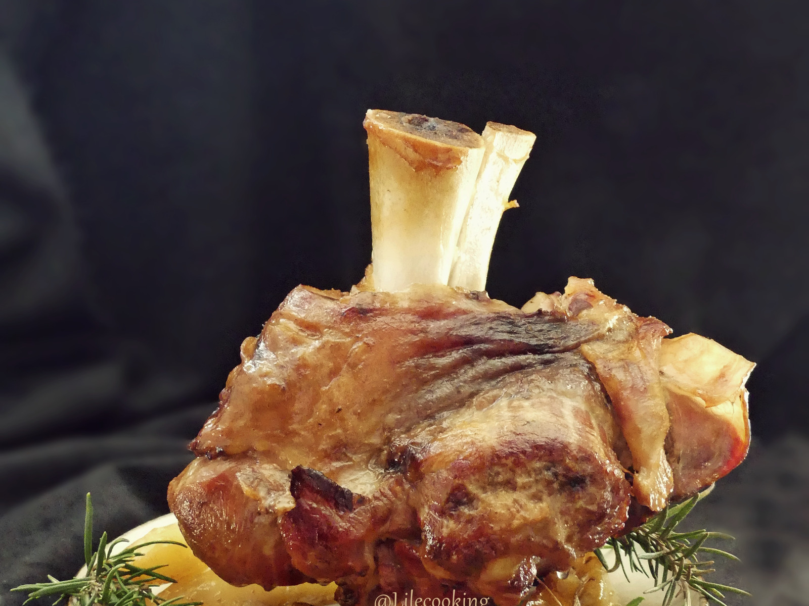 Pečena teleća koljenica - Coolinarika