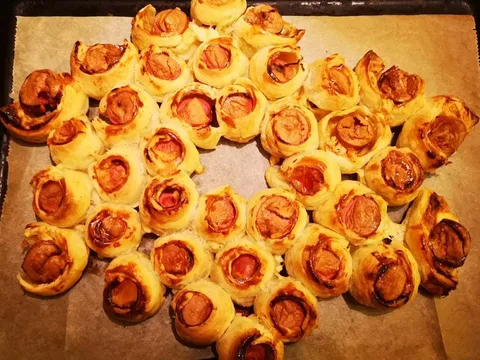 Zvijezda od hrenovki u lisnatom tijestu