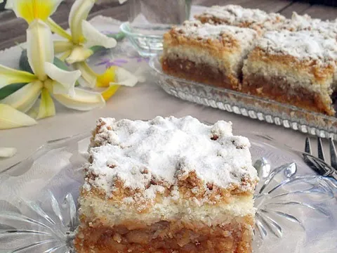 Snežna pita sa jabukama i kokosom