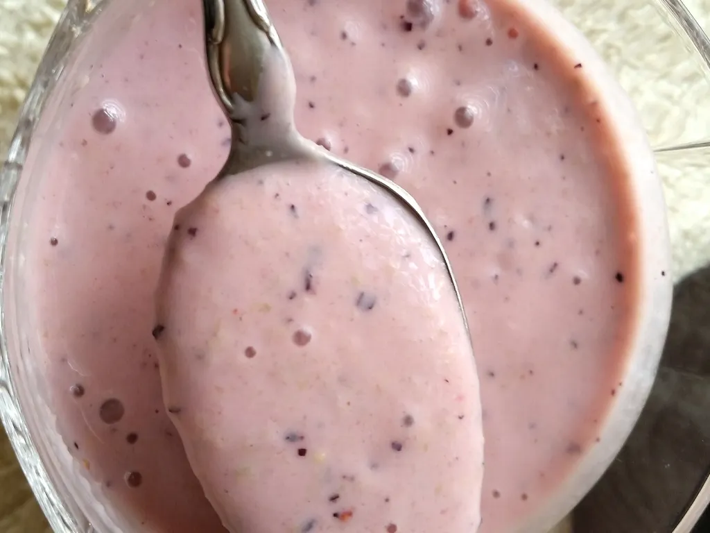 Smoothie sa avokadom i voćem