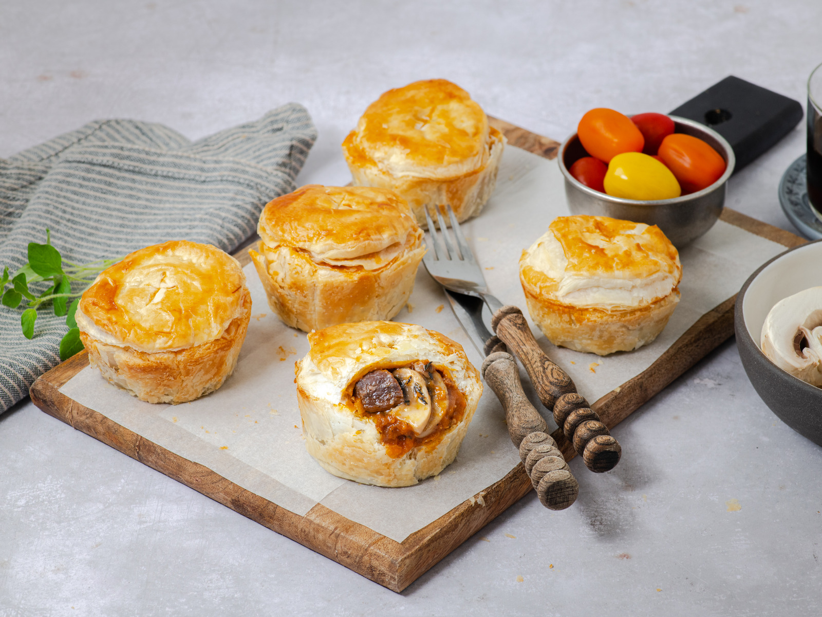 Mini pite punjene gulašom - Coolinarika