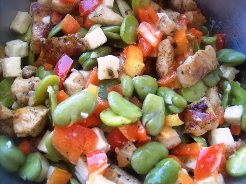 Salata od piletine i boba