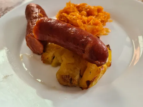 Kobasice s kiselim kupusom i krumpirom