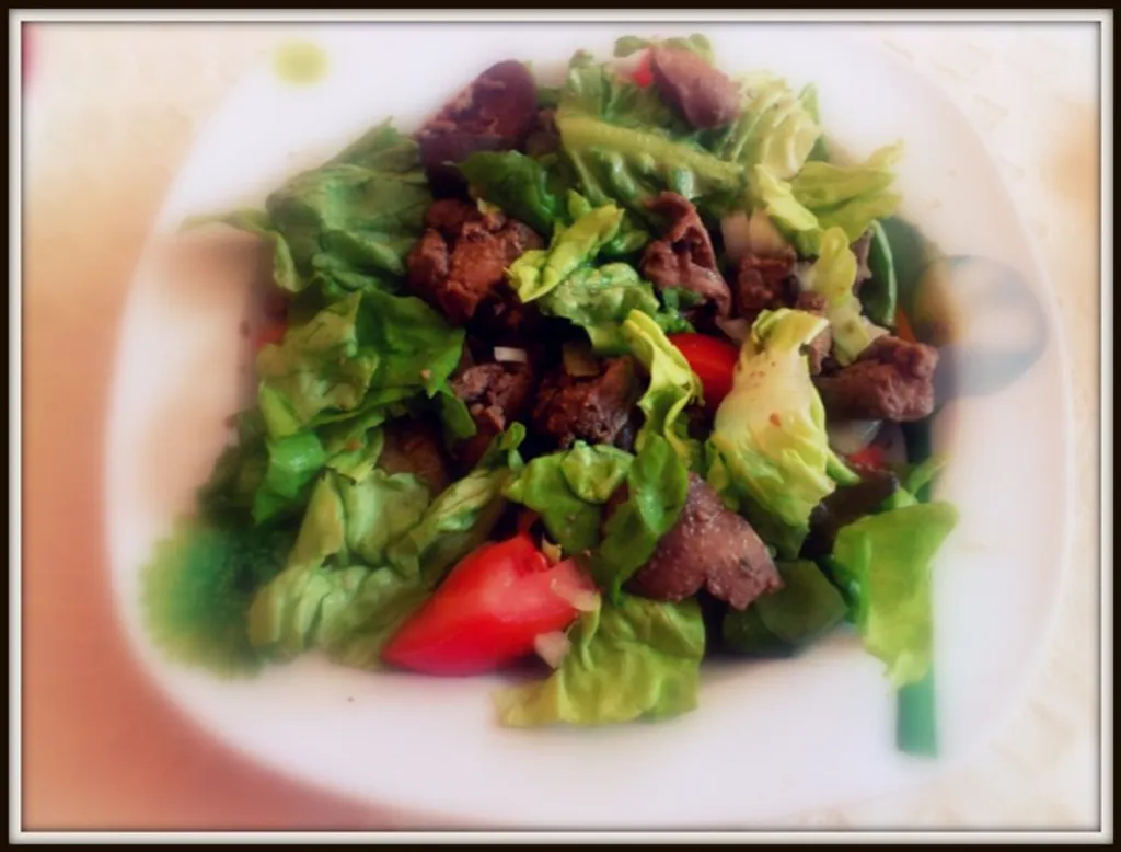 Salata sa pilecom jetricom/dzigericom