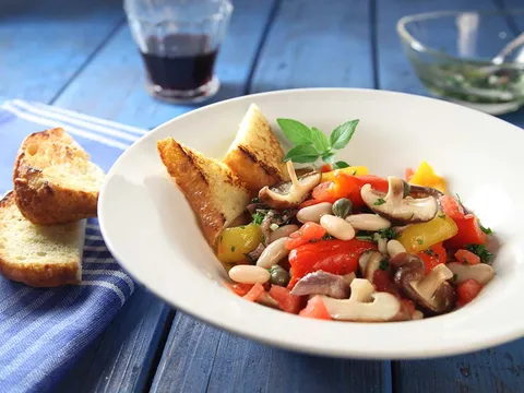 Salata s inćunima