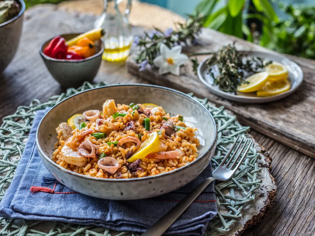 Paella s lignjama