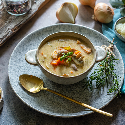 Kuřecí polévka s houbami