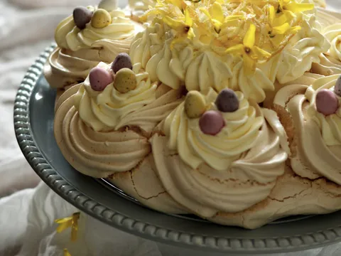 Uskrsnja pavlova sa limunom
