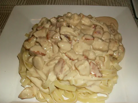 Tagliatelle u kremastom umaku