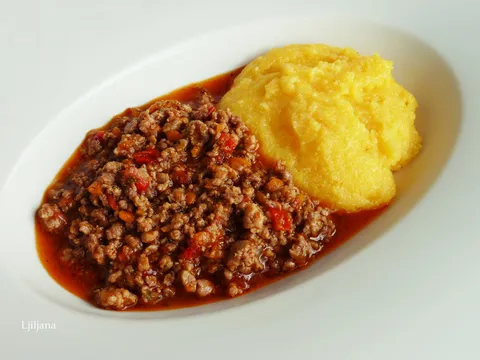 Umak od mljevenog mesa i paprike