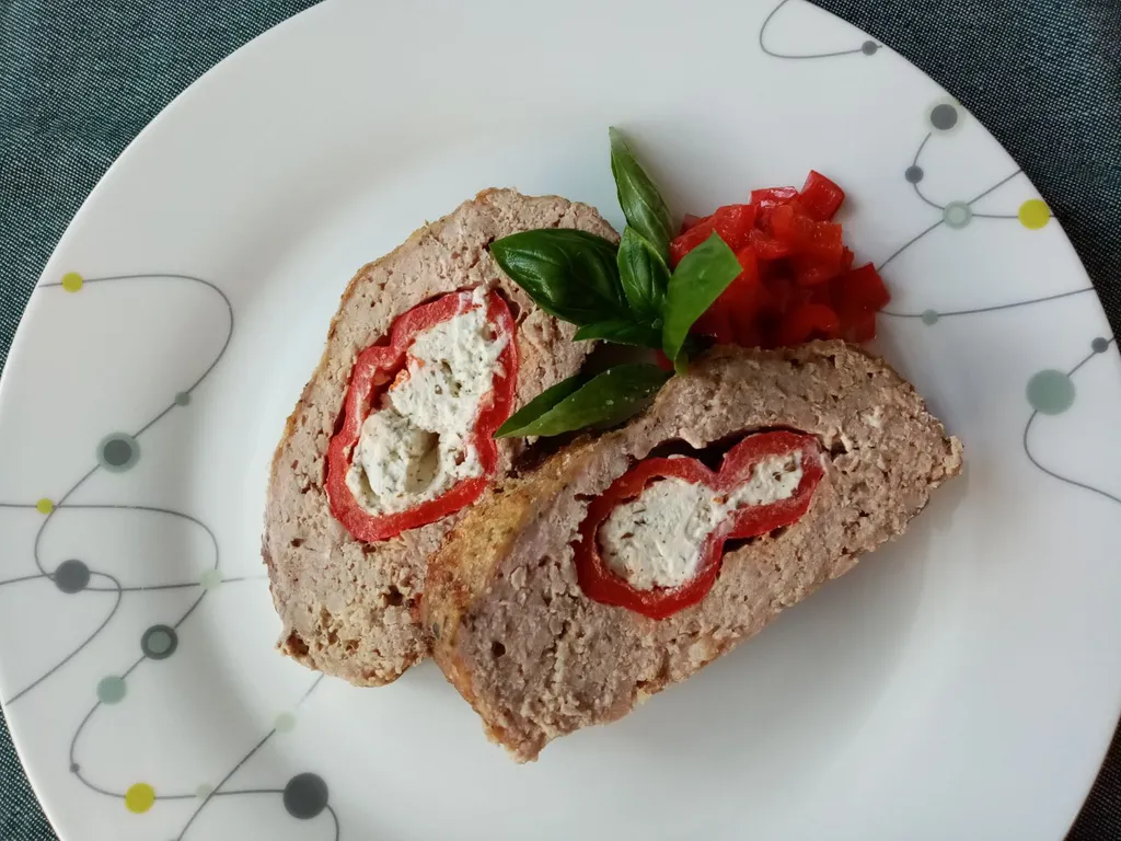Mesna rolada s paprikom i sirom