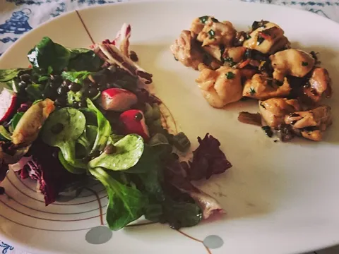 Proljetna piletina sa salatom