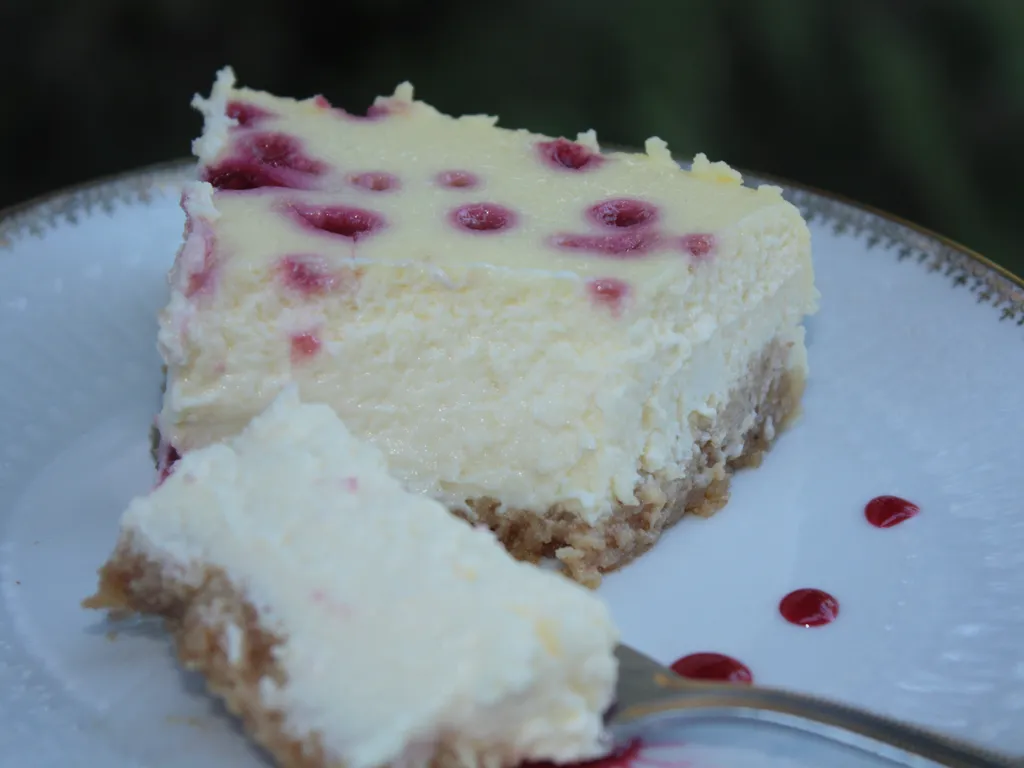 Raspberry swirl cheesecake