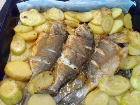 Orada s krumpirom i tikvicama iz pecnice