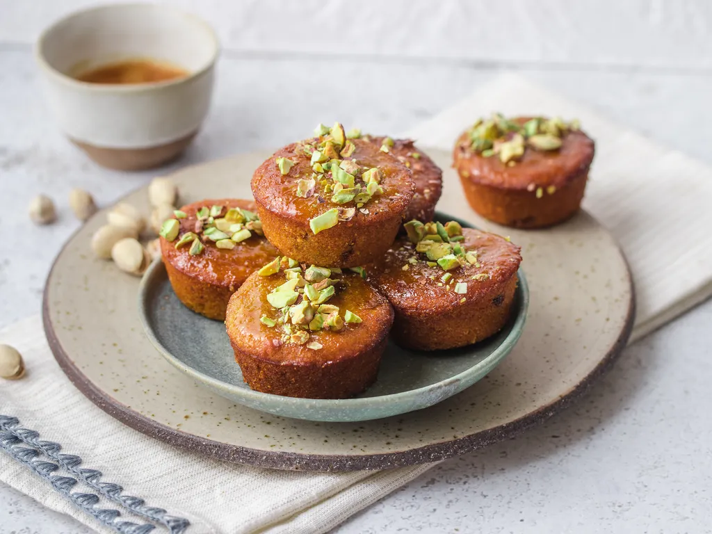 Veganski cupcakesi s narančom, jabukama i pistacijama