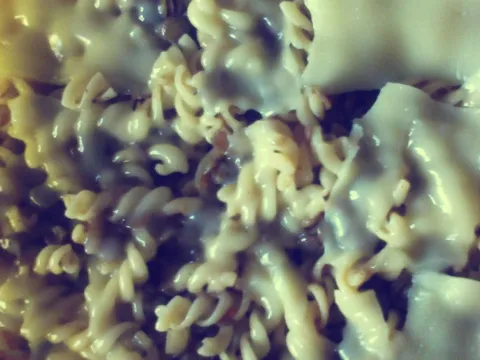MAKARONI SA LECOM