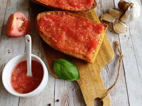 Pan con Tomate 