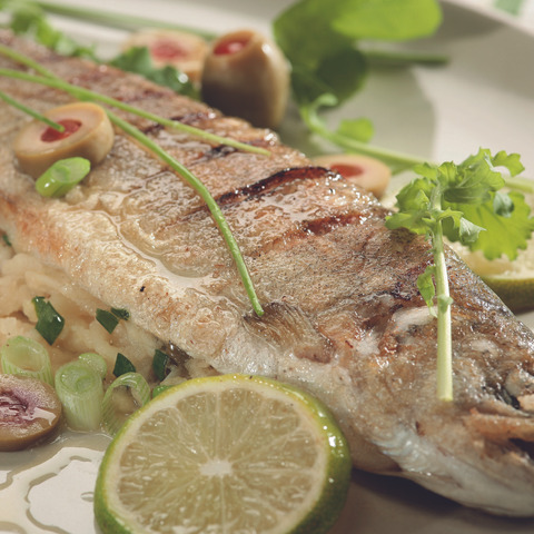 Plněný pstruh na grilu