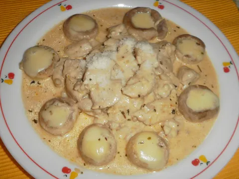 Punjeni šampinjoni u umaku s puretinom by Sandrine