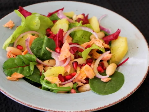 Veneto Salad With Twist (s lososom i sipkom)