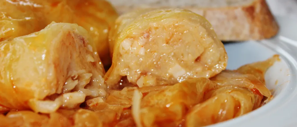 Sarma s krumpirom i kobasicom