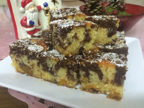 Zaliveni kolac sa kokosom i suvim vocem
