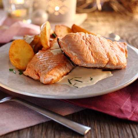 Lososové steaky s jemnou bílou omáčkou