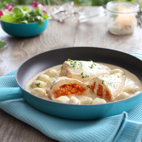 HÄHNCHEN MIT AJVAR-FÜLLUNG