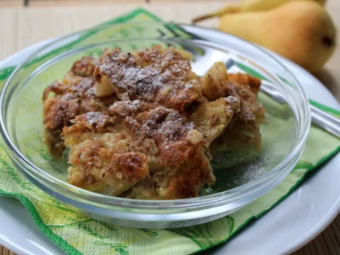 Jednostavni desert sa kruškama i orasima