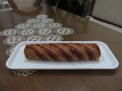 Punjeni rolat od mlevenog mesa u slanini
