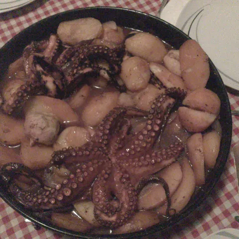 Hobotnica ispod peke