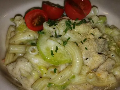Pasta sa piletinom i tikvicama