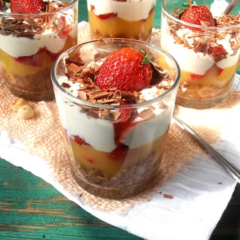 Cheesecake s jagodama u čaši