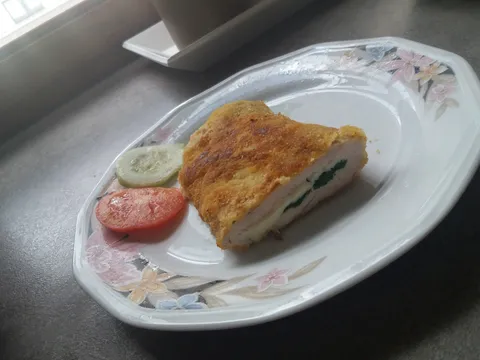 Šnicla punjena mozzarellom i špinatom
