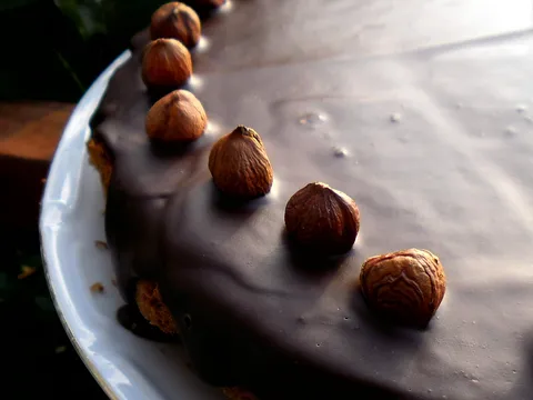 Lino nougat krem-rum tortica
