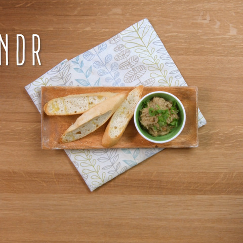 Baba Ghanoush (pomazánka z pečeného lilku)