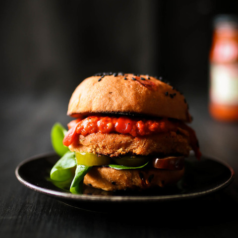 Vege burger s cizrnou a Ajvarem